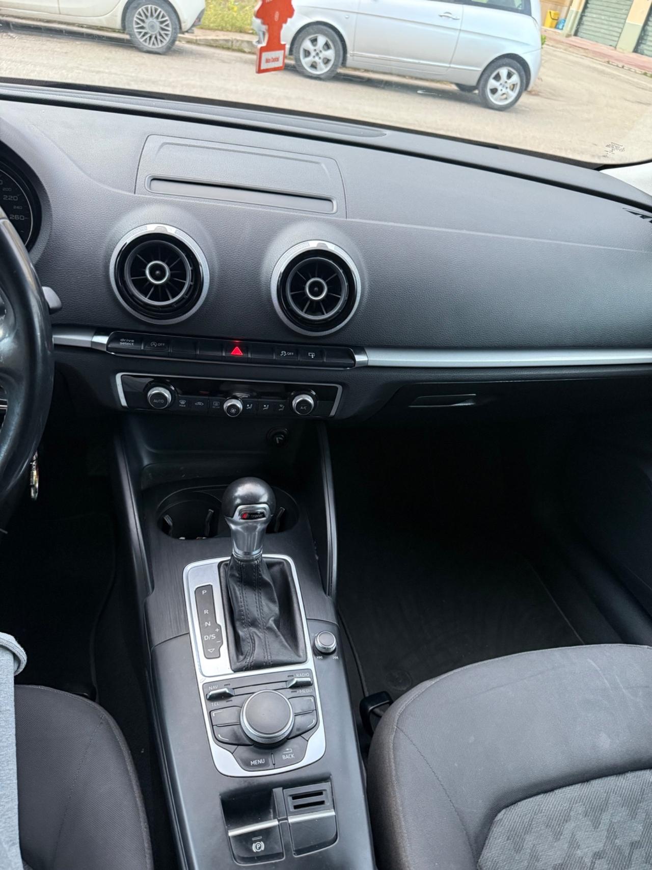 Audi A3 SPB 1.6 TDI clean diesel S tronic Young