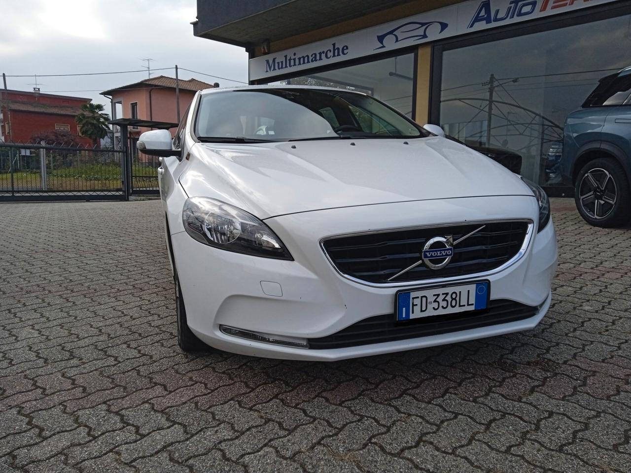 Volvo V40 D2 CERCHI DA 17" CLIMA AUTOMATICO CRUISE CONTROL REGOLARMENTE TAGLIANDATA E DOCUMENTABILE