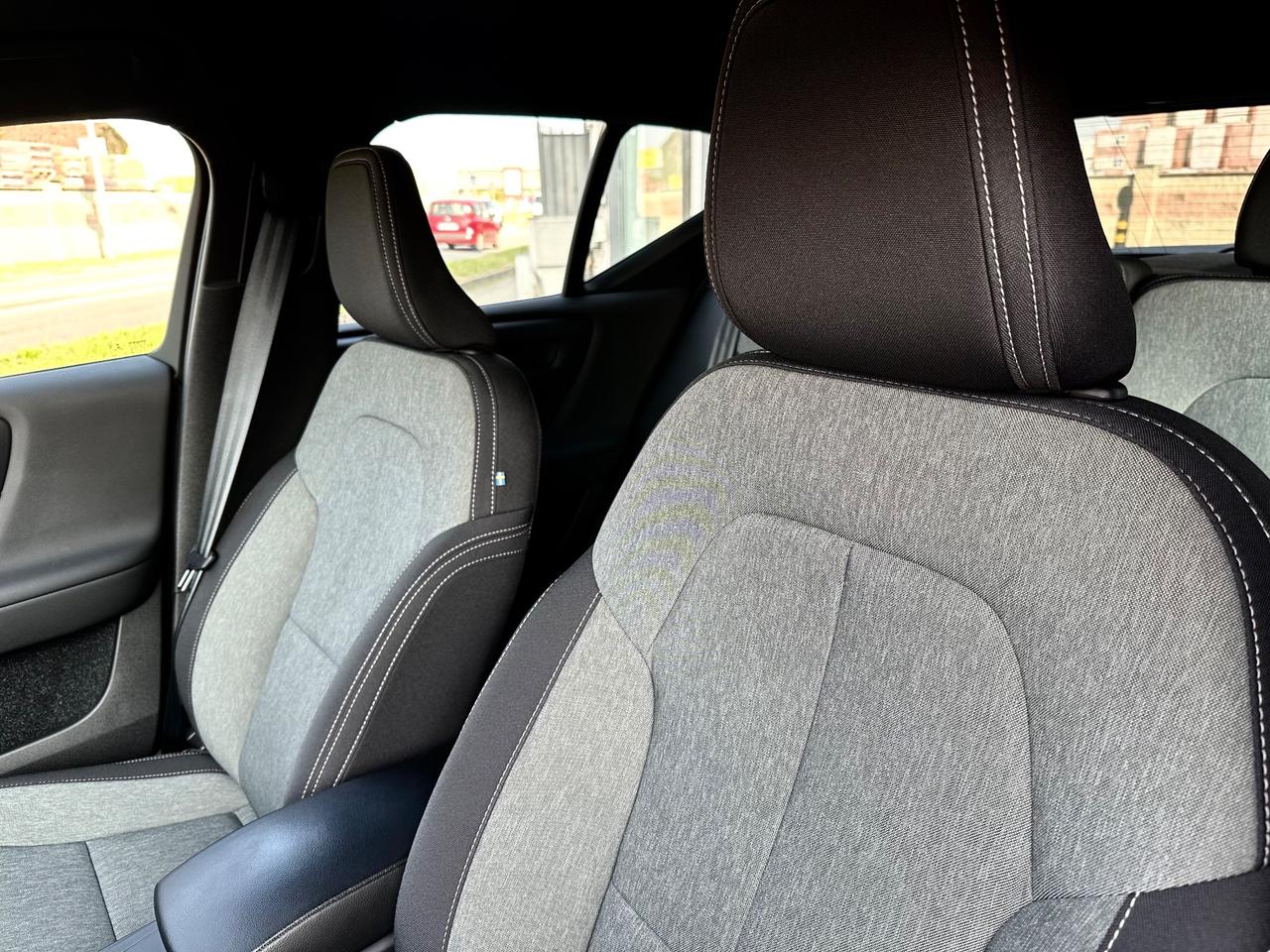 Volvo XC40 T2 Momentum Pro Harman/Kardon