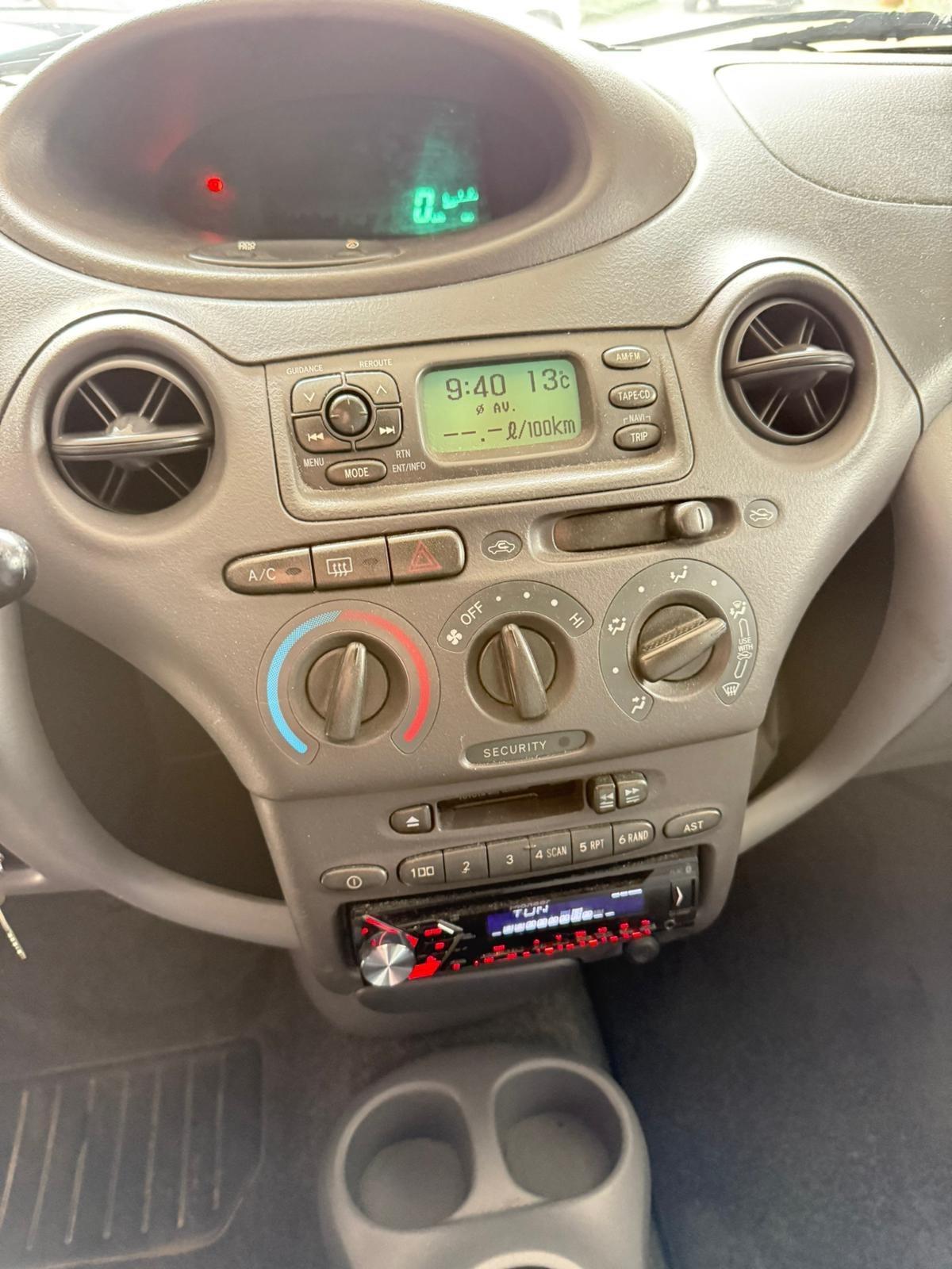 Toyota Yaris 1.0i 16V cat 5 porte