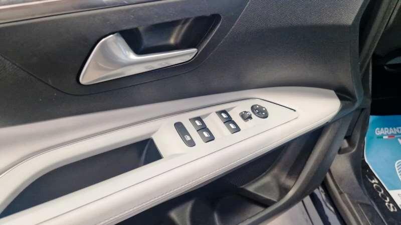 Peugeot 3008 BlueHDi 130 CV S&S EAT8 Allure