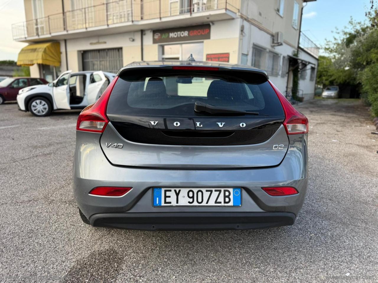 VOLVO V40 D2 Momentum