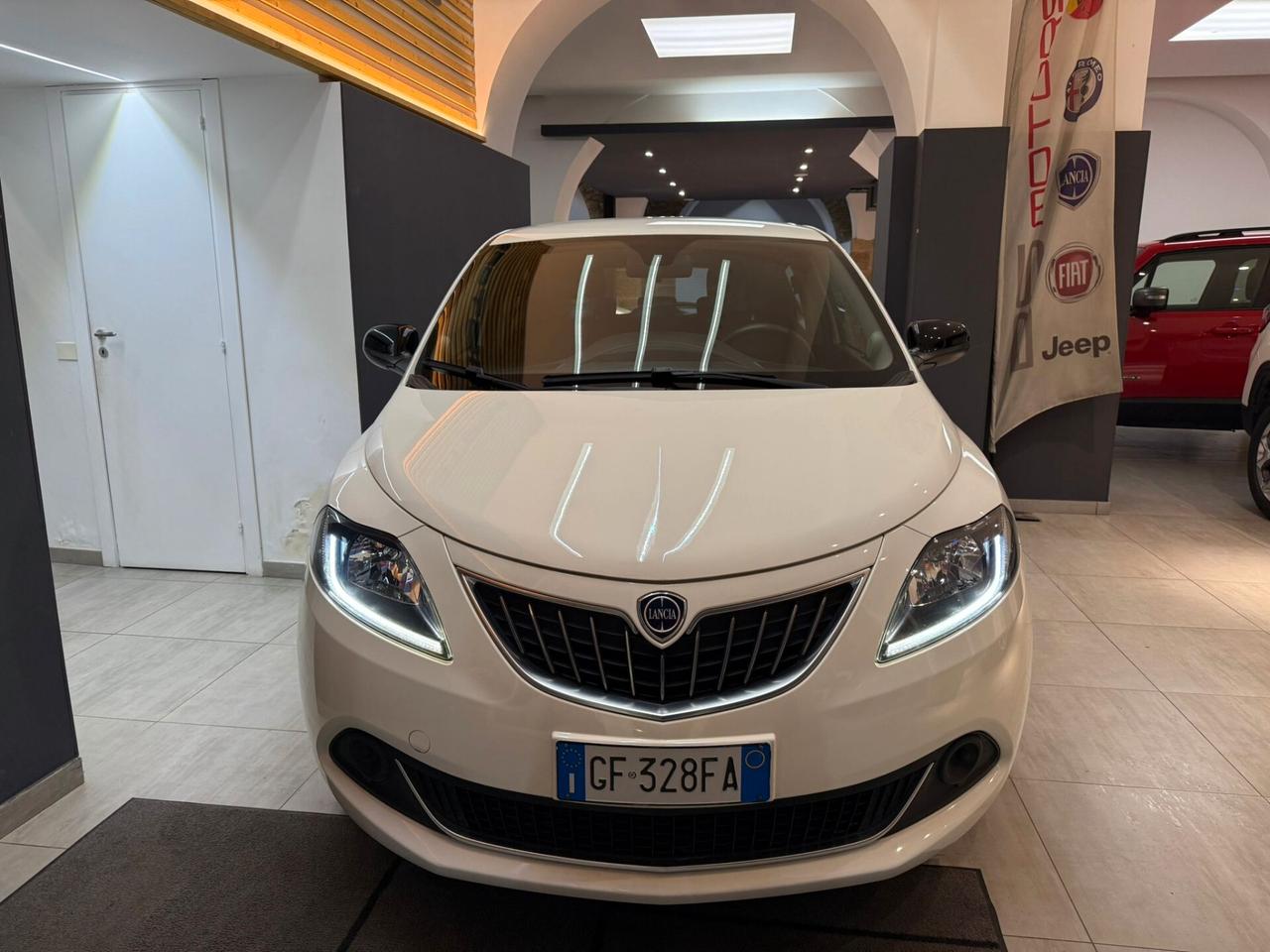Lancia Ypsilon 1.0 FireFly 5 porte S&S Hybrid Ecochic Silver