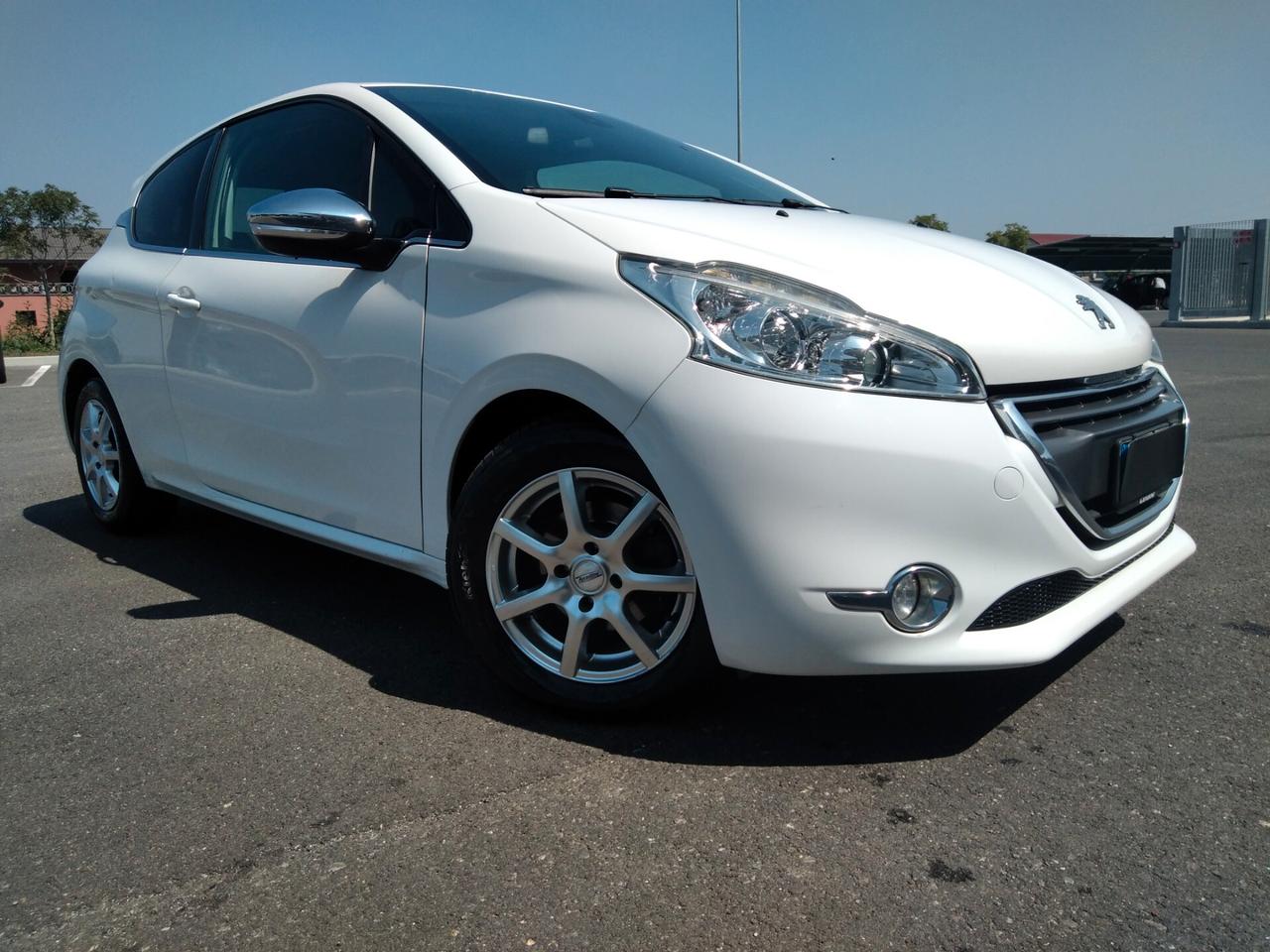 Peugeot 208 1.6 e-HDi 115 CV Stop&Start 3 porte Allure 6marce