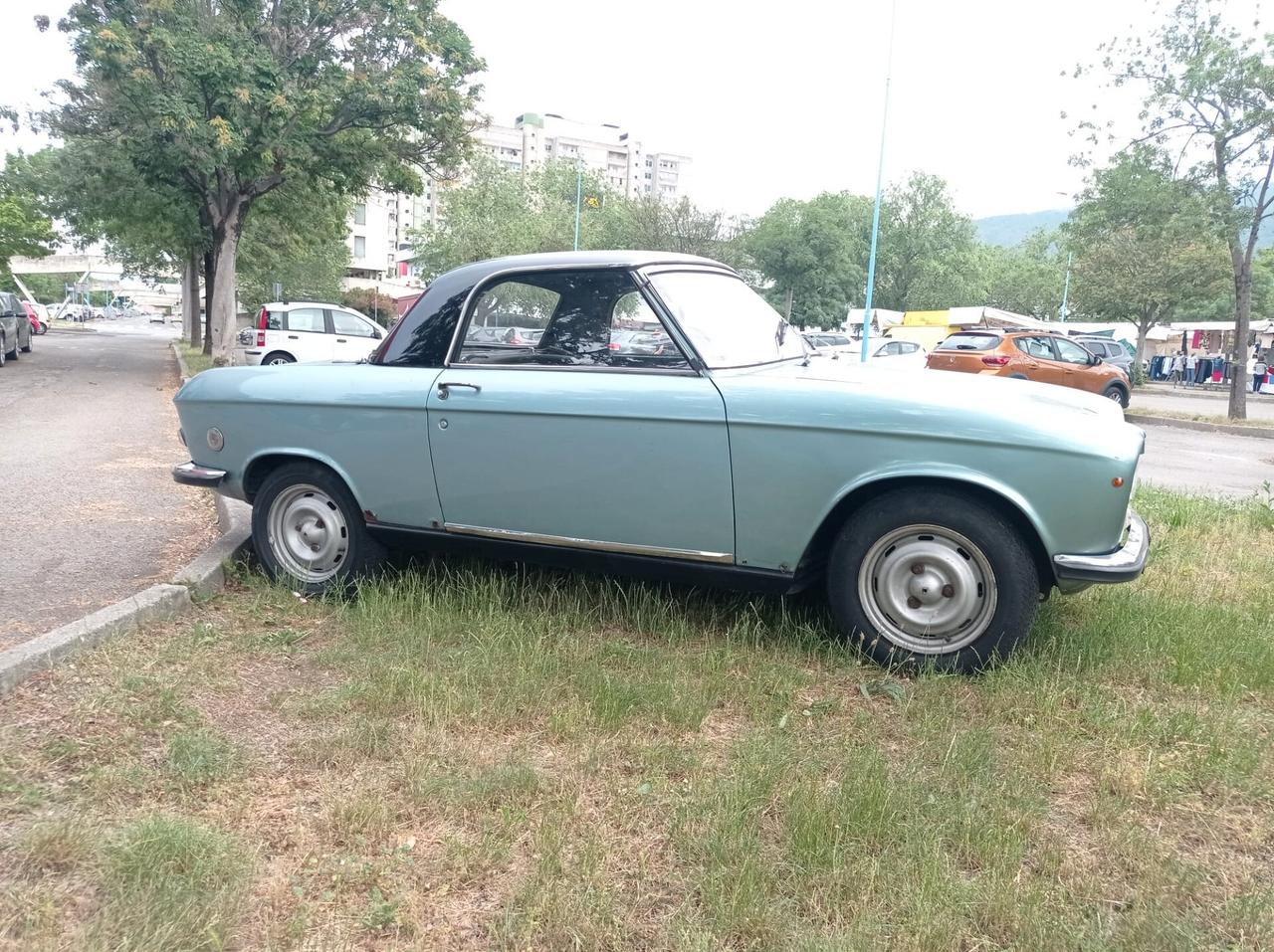 Peugeot 204 cabriolet con hard top