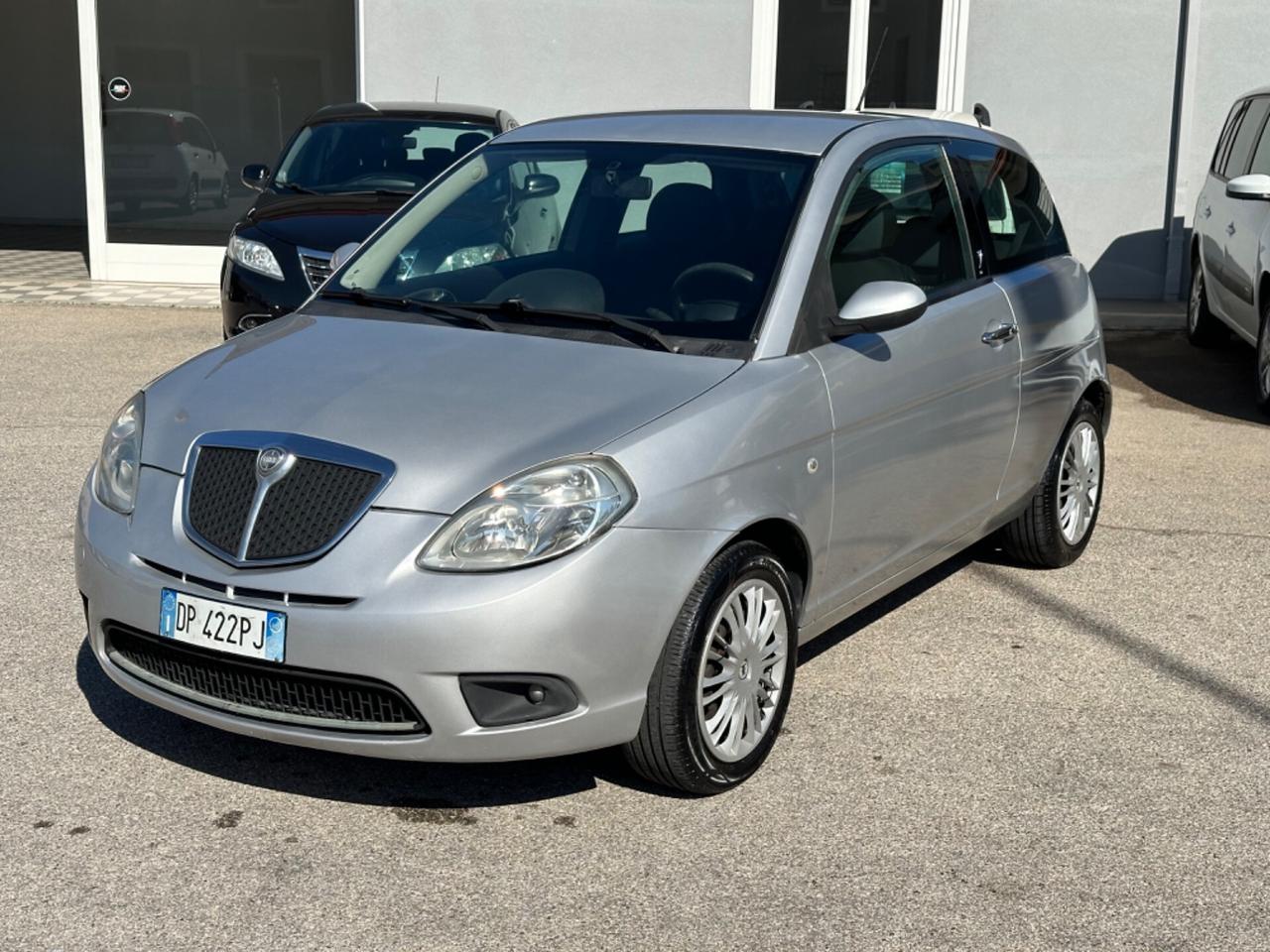 Lancia Ypsilon 1.3 MJT 75 CV Argento