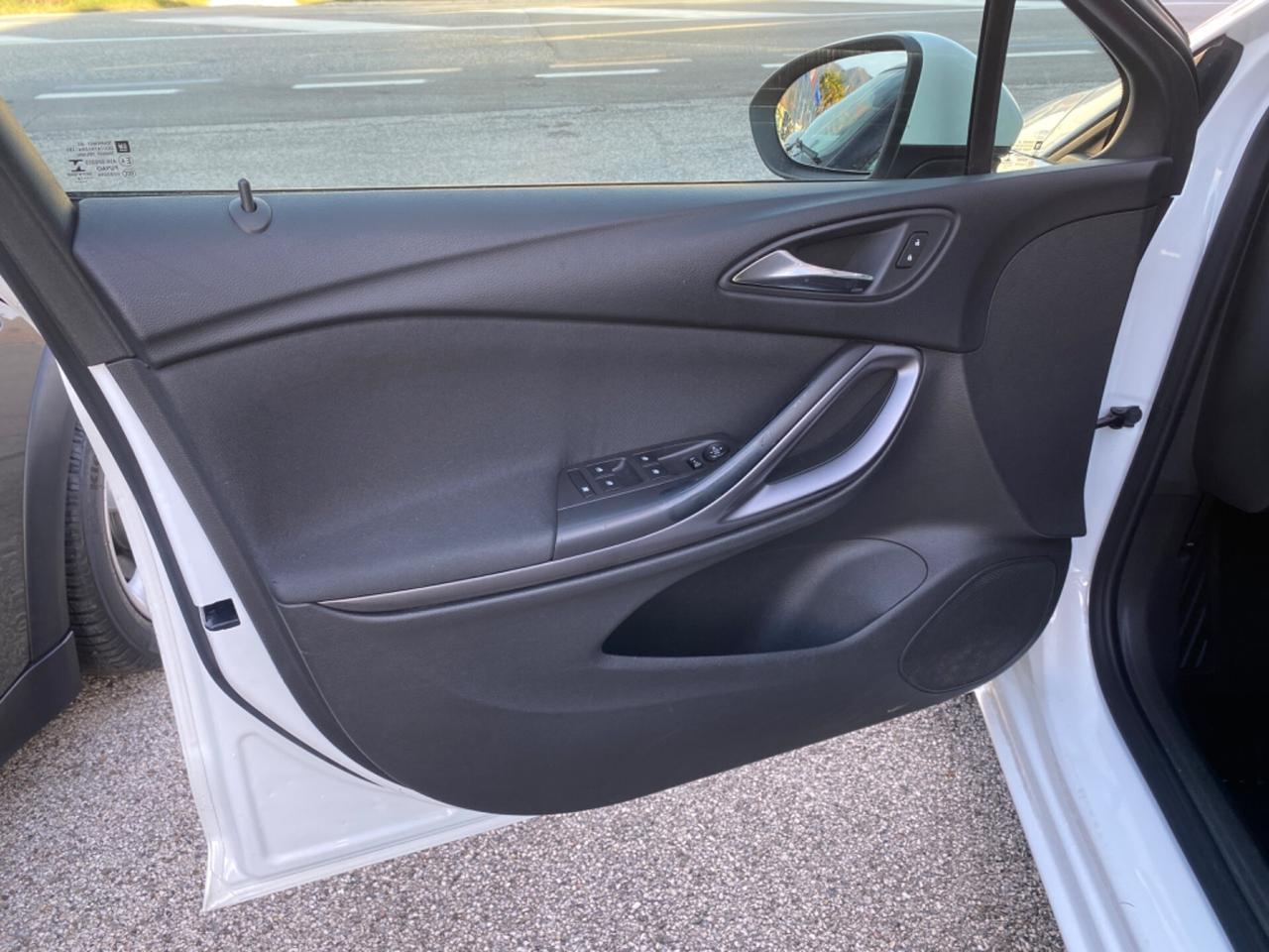 Opel Astra 1.6 CDTI Sports Tourer - automatico