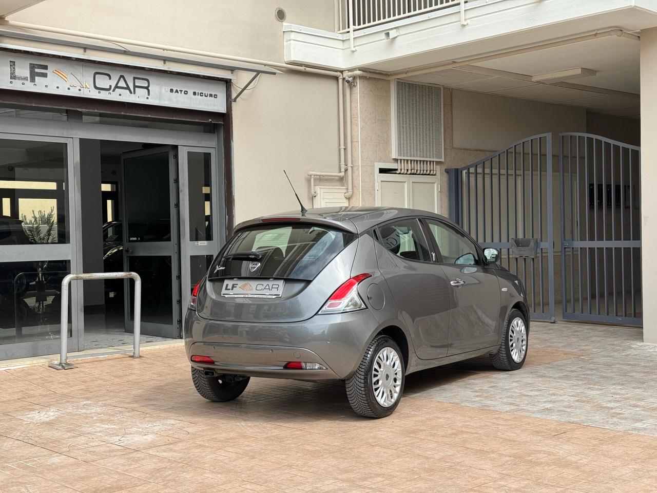 Lancia Ypsilon 1.3 MJT 16V 95 cv 5 porte S&S Platinum 5 posti