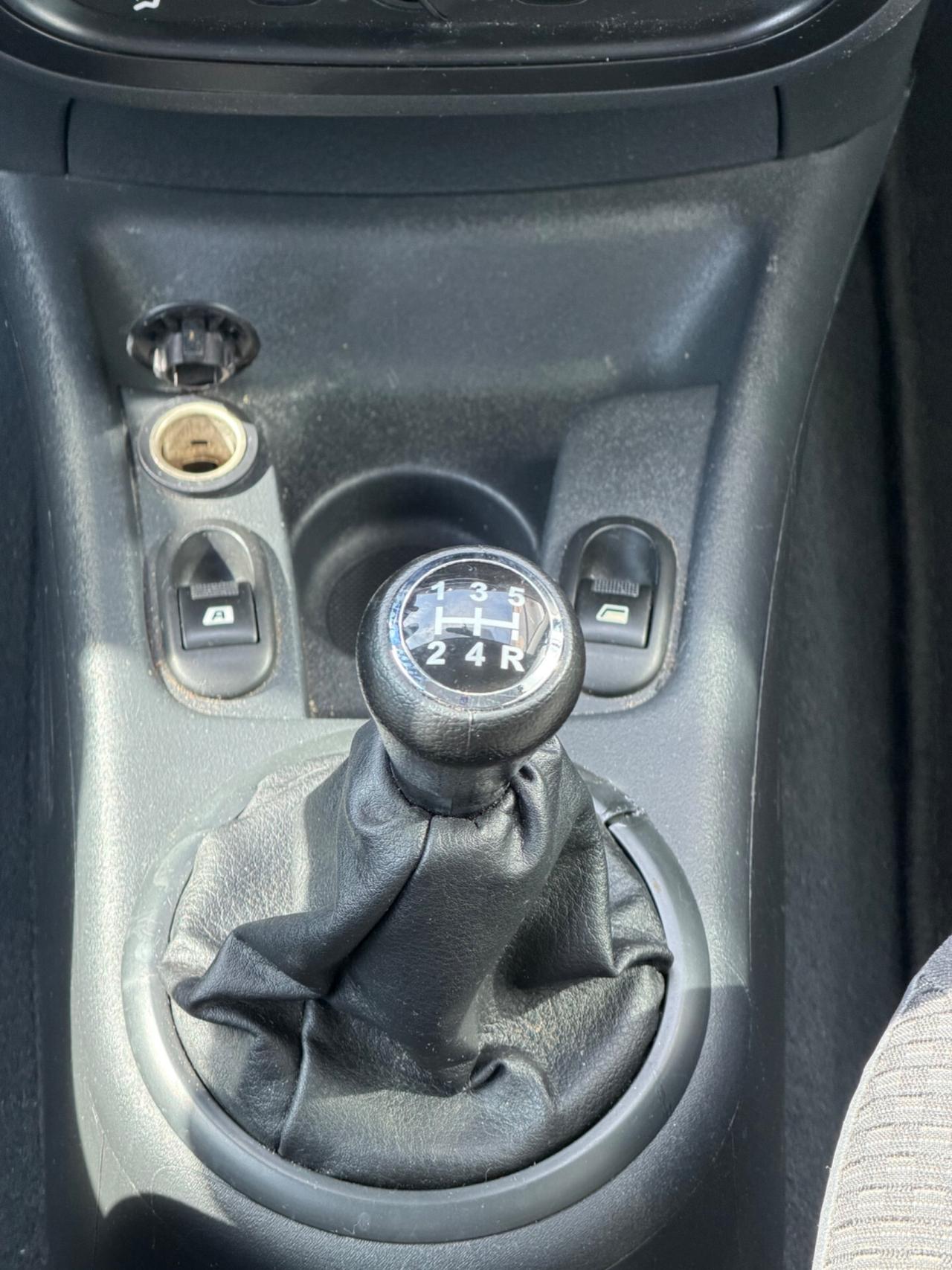 Citroen C3 1.4- Benz-Metano revisionato-Neopatentati-garanzia