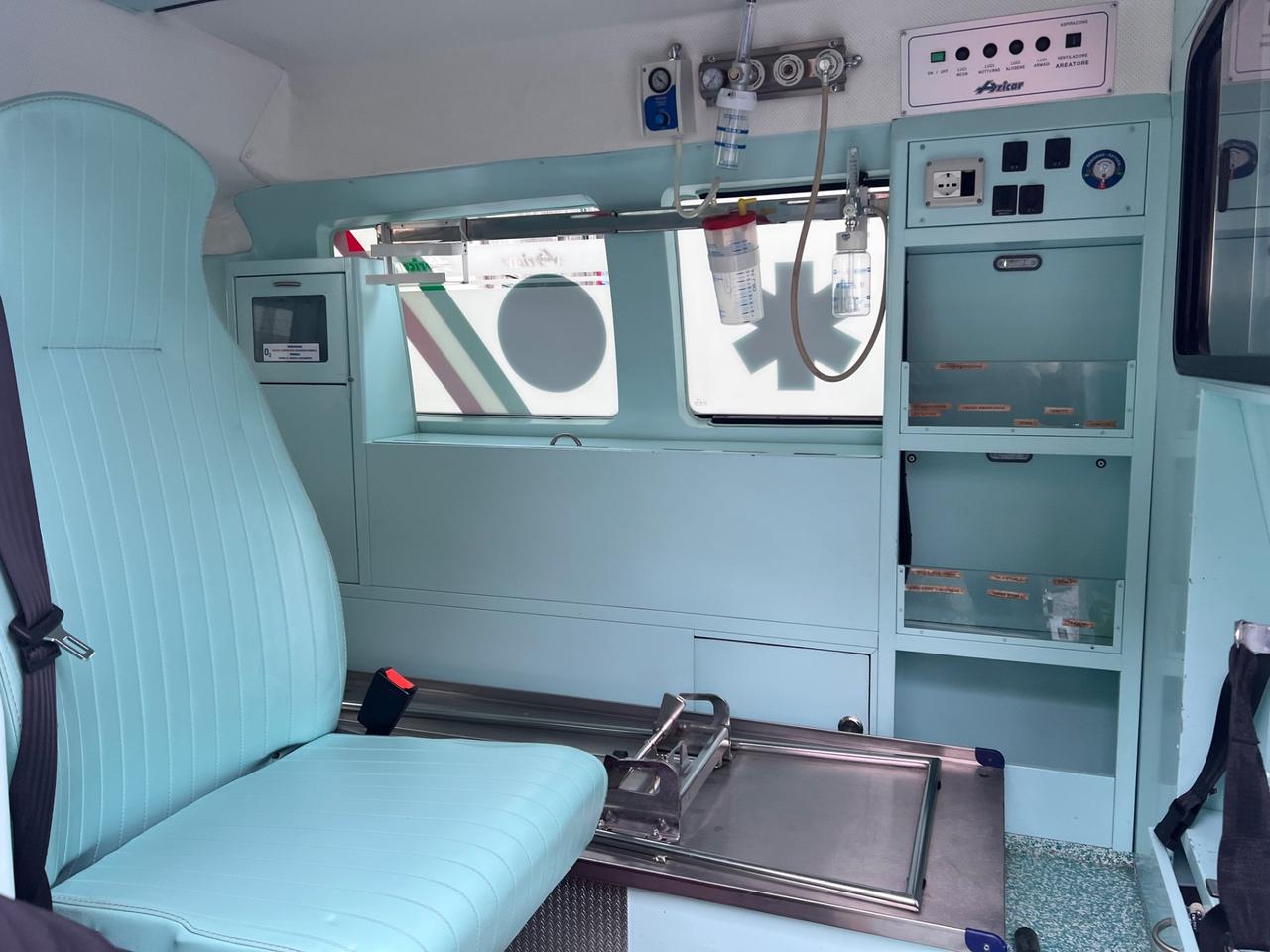 Volkswagen Transporter t5 2.0 TDI 140CV ambulanza