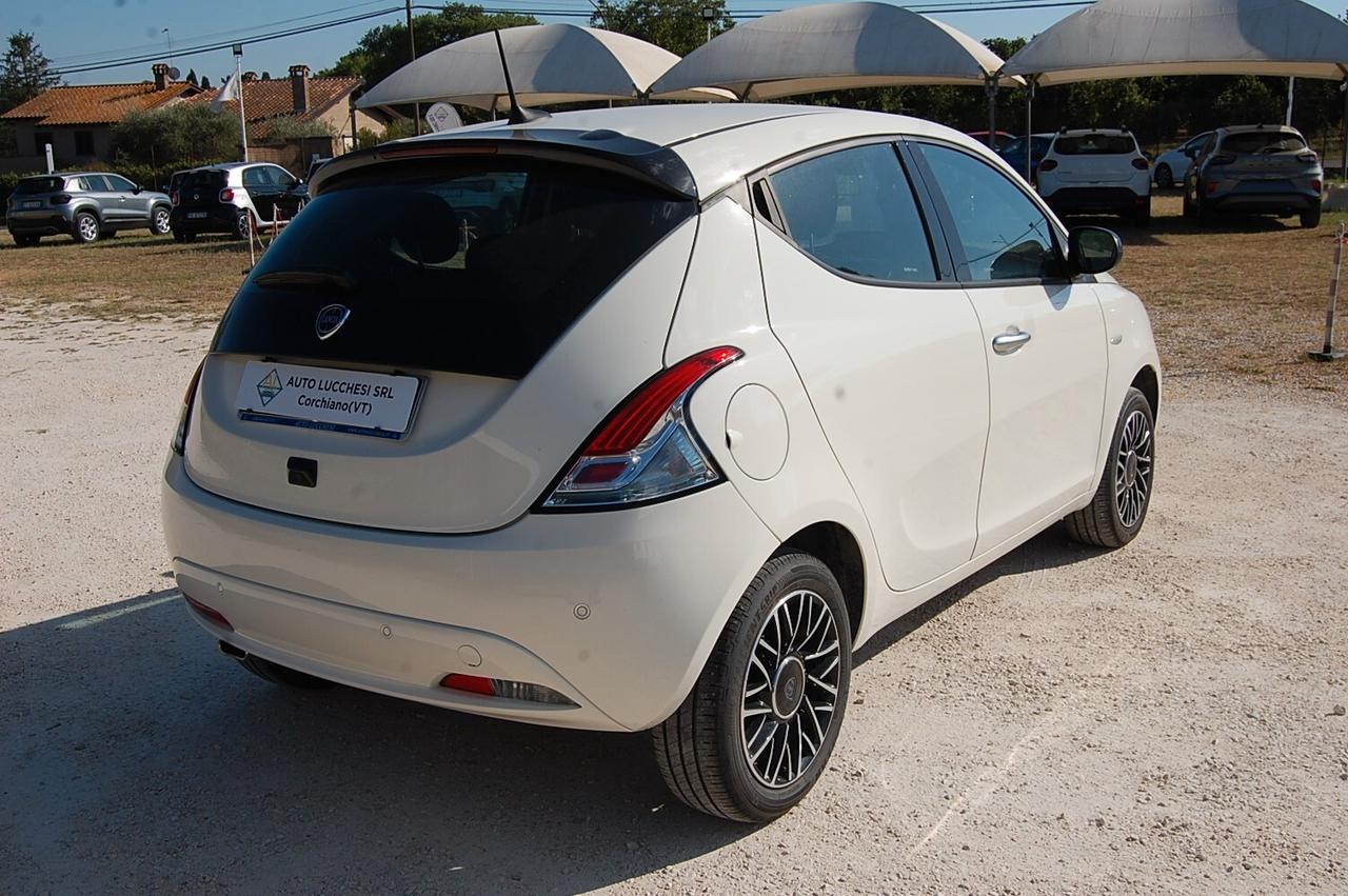Lancia Ypsilon 1.0 FireFly 5 porte S&S Hybrid Platino