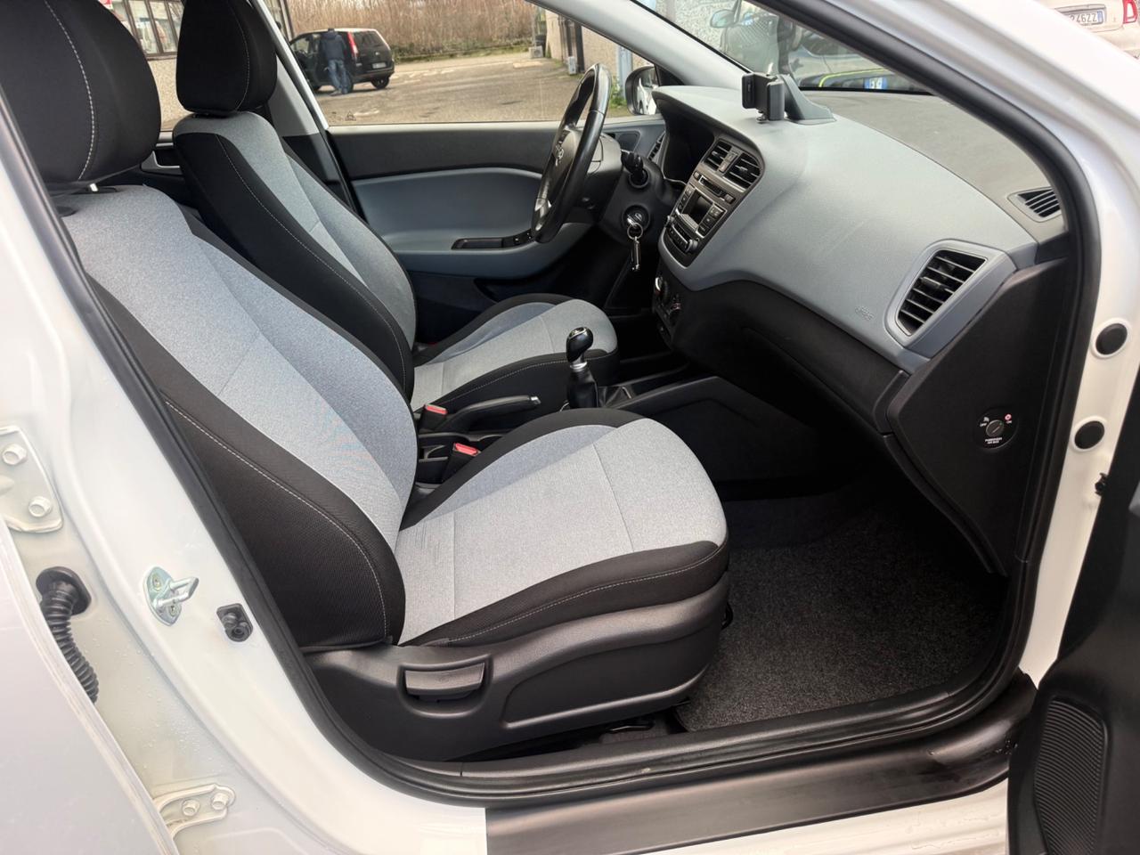 Hyundai i20 1.2 84 CV 5 porte Style Neopatentati ok