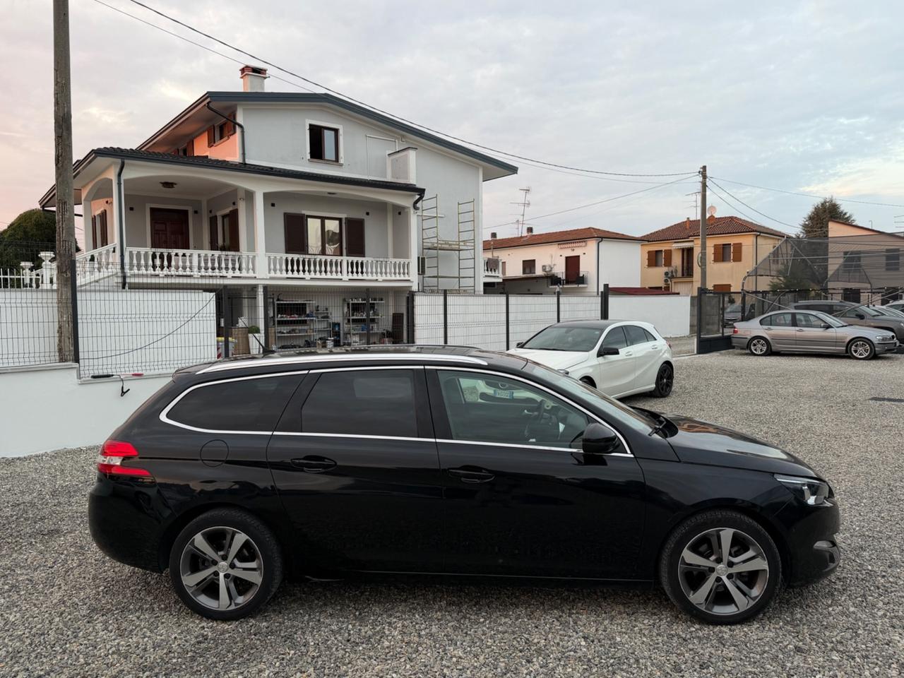 Peugeot 308 BlueHDi 120 S&S EAT6 SW Allure