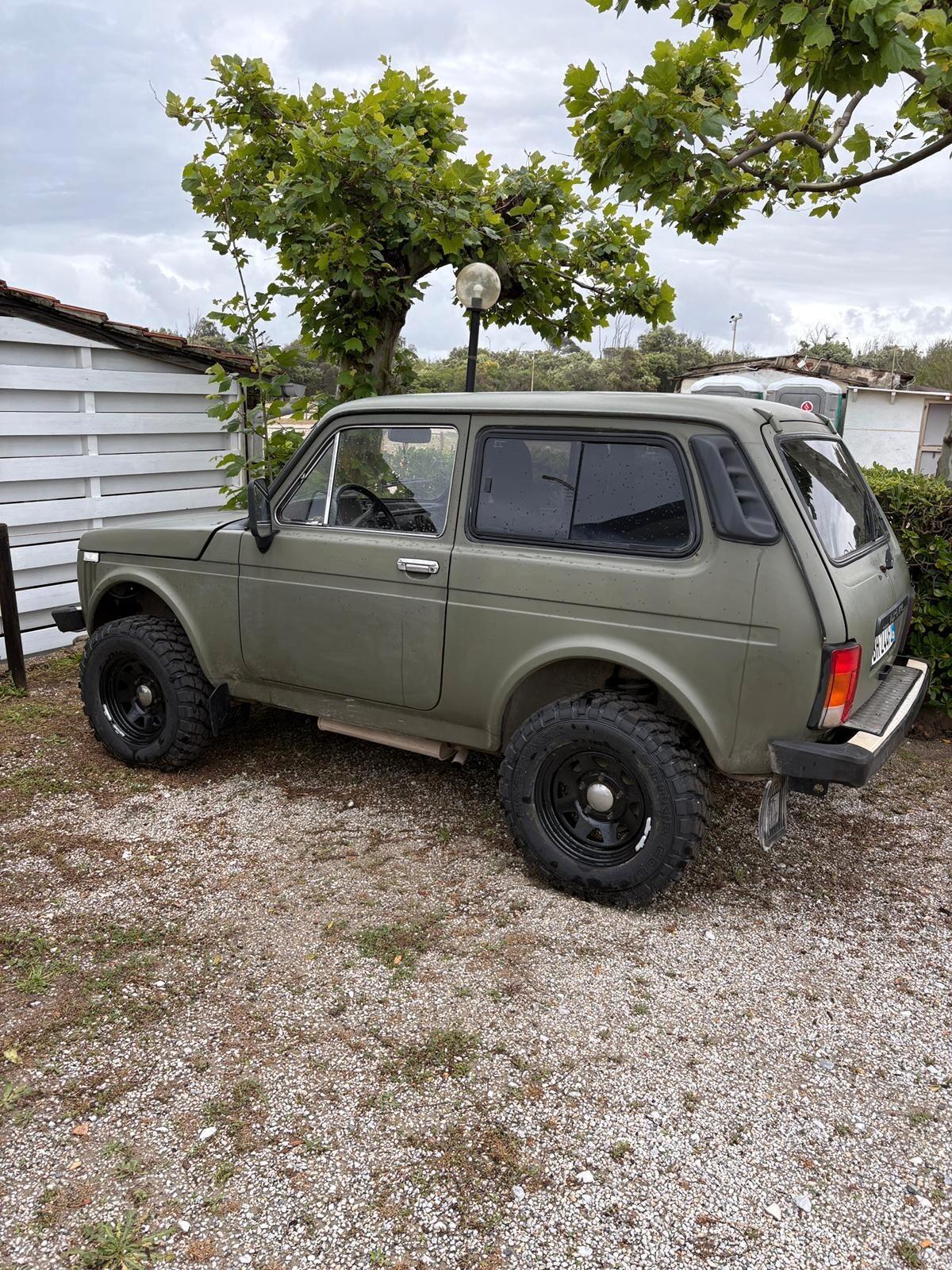 Lada Niva 1.7i cat autovettura 4 p. Con metano