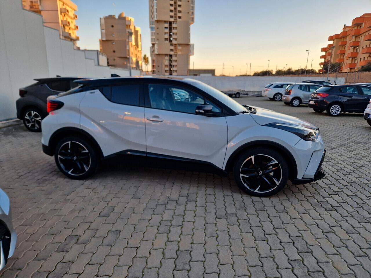 Toyota C-HR 1.8 Hybrid E-CVT GR Sport KM0