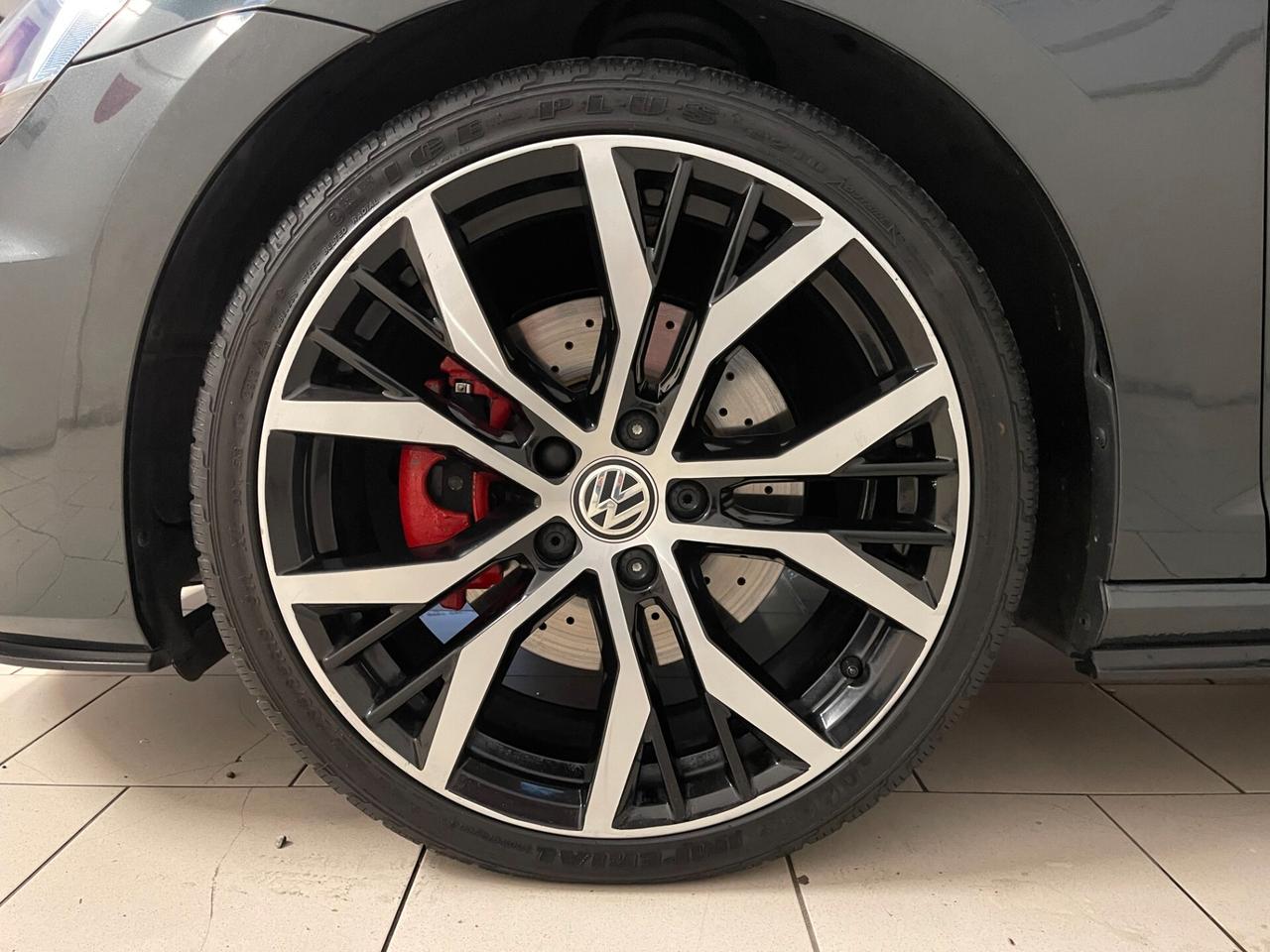 Volkswagen Golf GTD 2.0 TDI 184cv DSG-LEGGI SOTTO