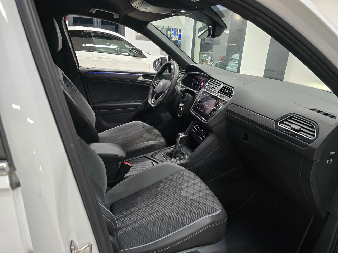 Volkswagen Tiguan 2.0 TDI 150 CV SCR DSG R-Line (Camera 360)