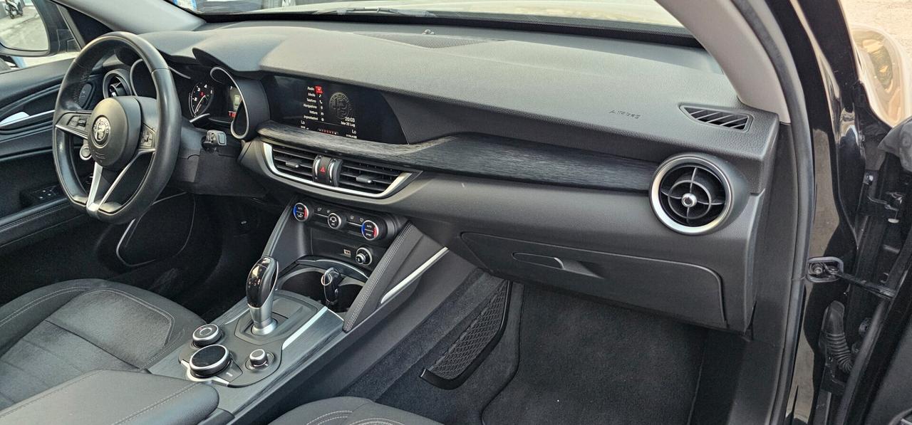 Alfa Romeo Stelvio 2.2 Turbodiesel 160 CV AT8 RWD Sport-Tech
