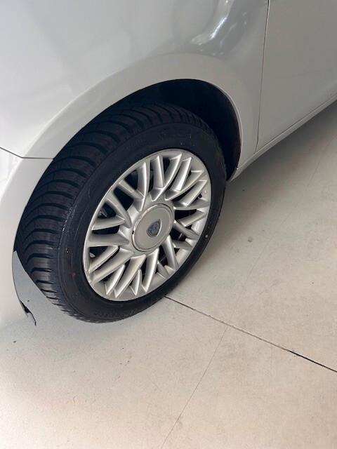 Lancia Ypsilon 1.2 69 CV 5 porte GPL Ecochic Silver