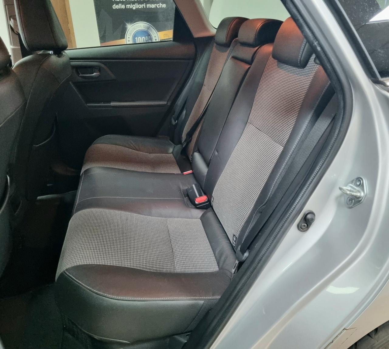 TOYOTA AURIS TOURING SPORTS 1.8 Hybrid LOUNGE
