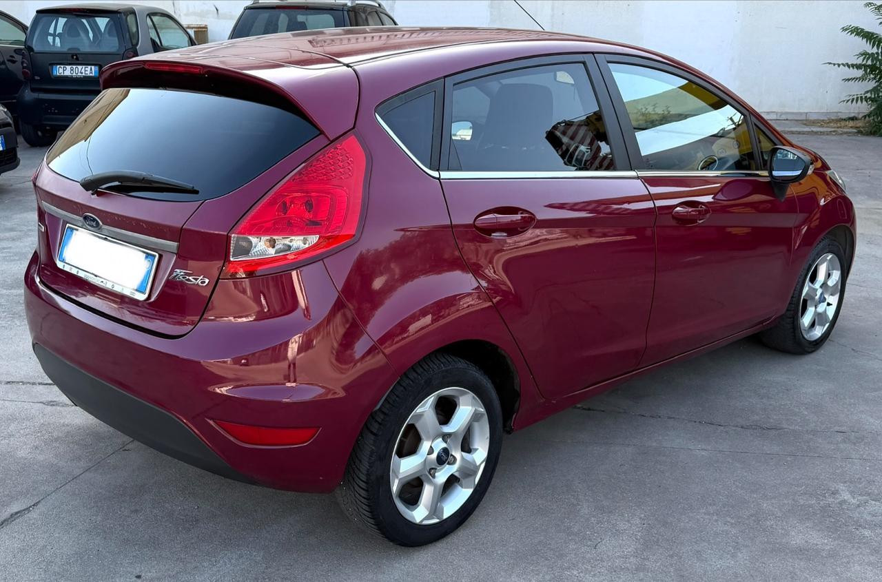 Ford Fiesta 1.4 TDCi 68CV 5 porte Titanium