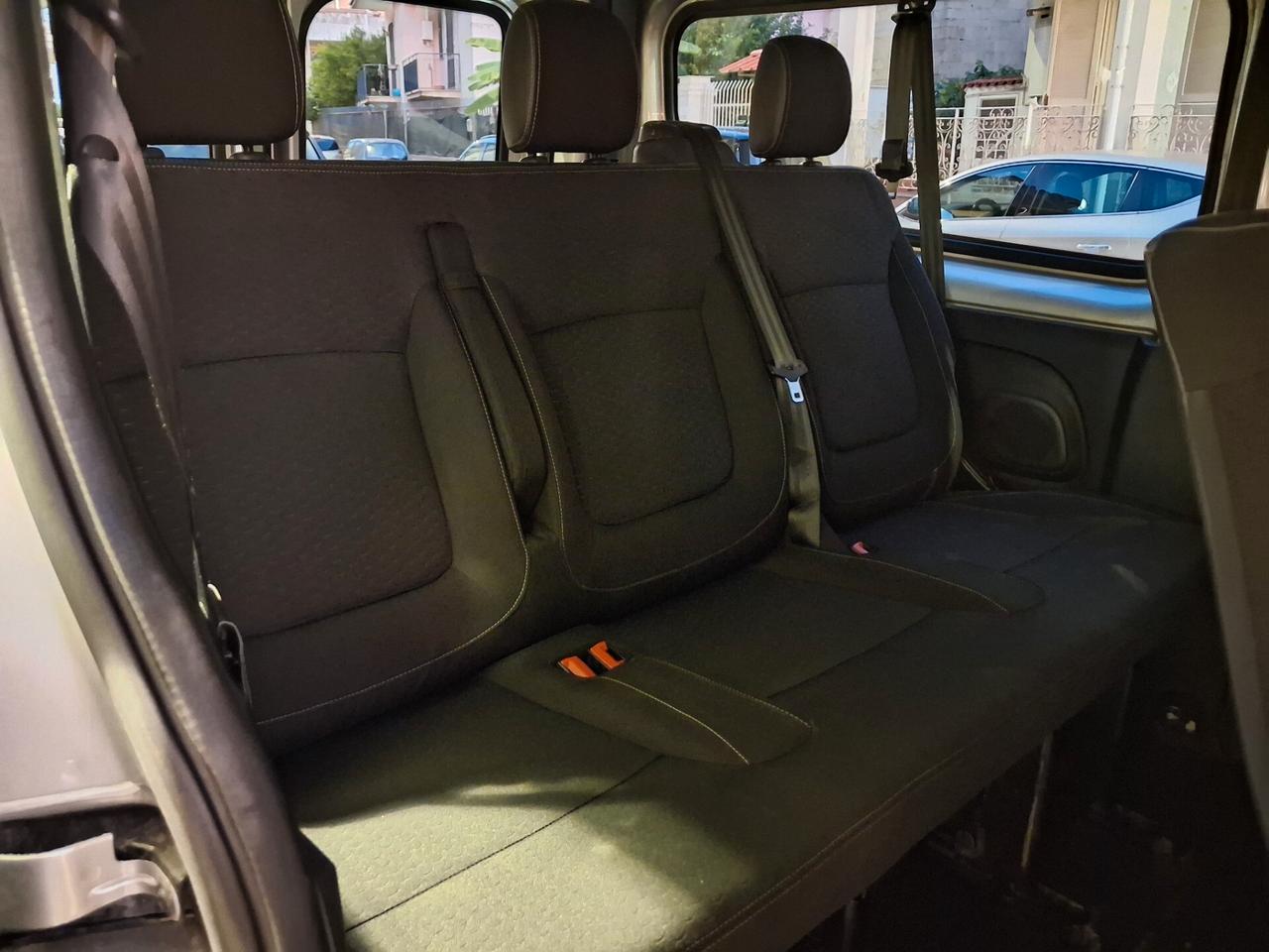 Opel Vivaro 1.6 CDTI uni pro 9 posti (Gancio train