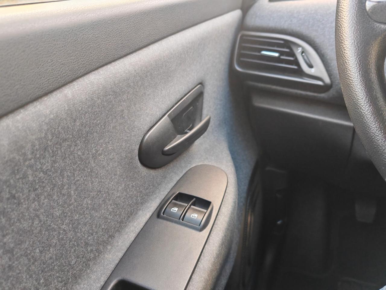 Lancia Ypsilon 5 porte Hybrid Incidentata