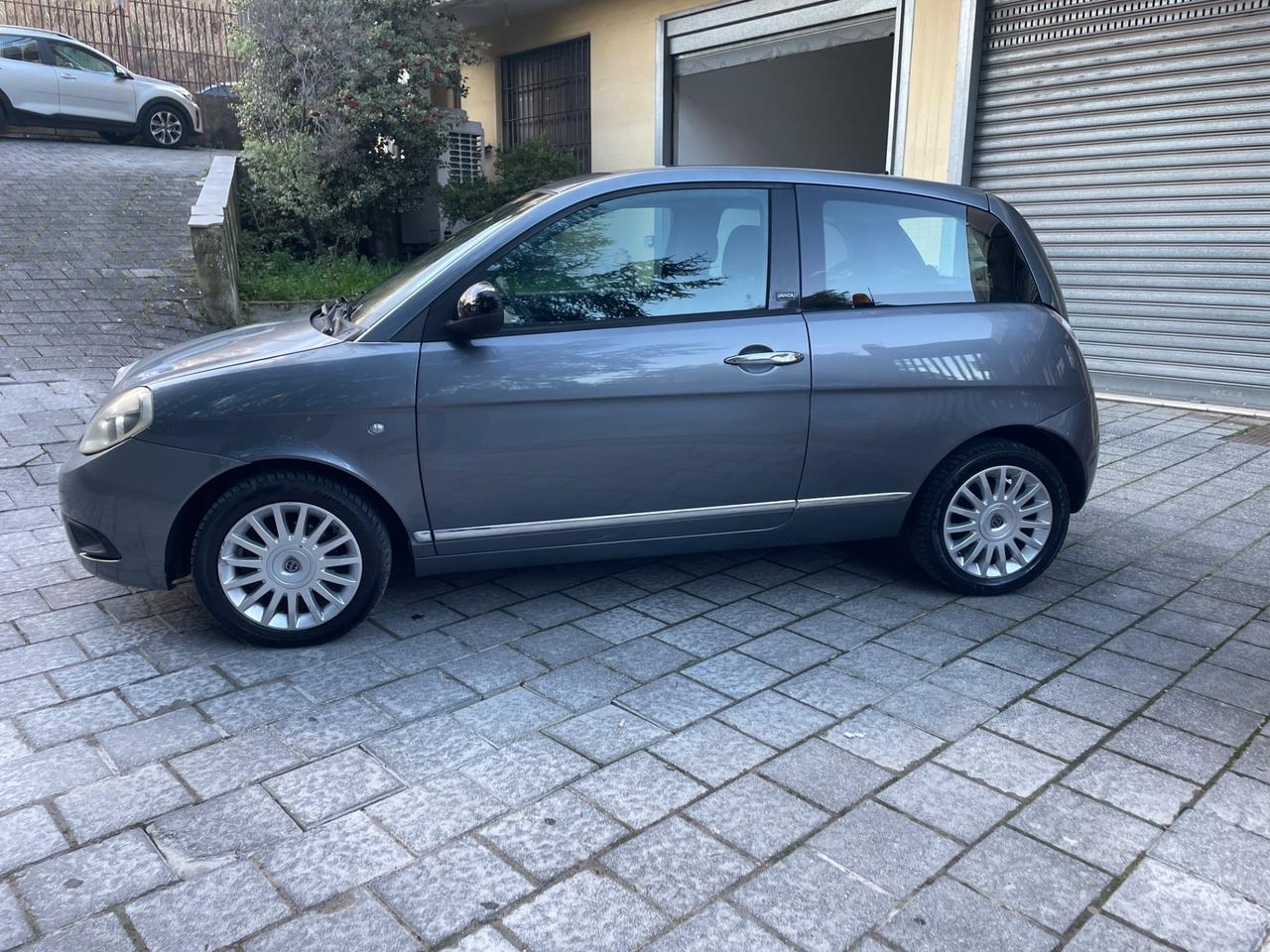 Lancia Ypsilon 1.3 MJT 75 CV Unyca