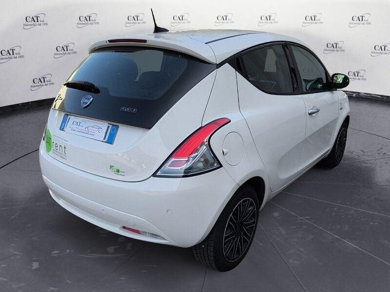 Lancia Ypsilon 0.9 silver hybrid