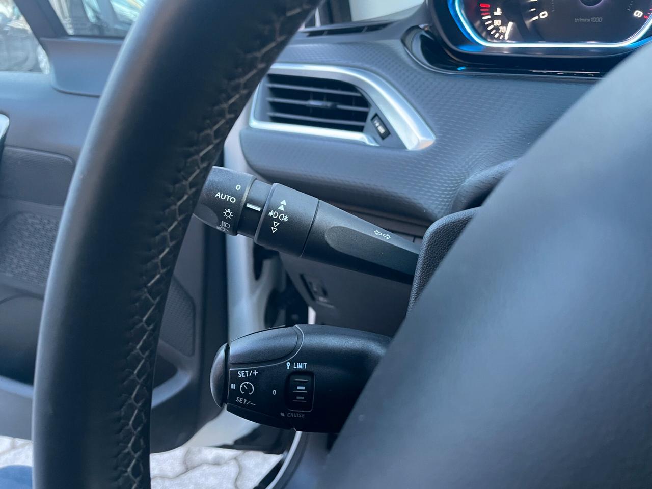 Peugeot 2008 1.6 e-HDi 92 CV Stop&Start Allure NAVI+CLIMA AUTO+PACK LUCI