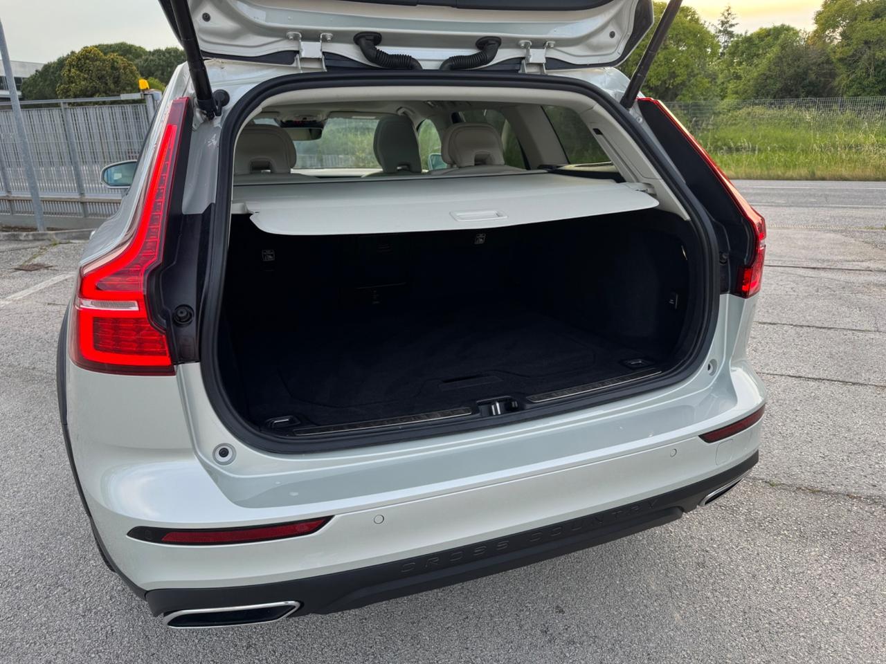Volvo V60 Cross Country V60 Cross Country B4 (d) AWD Geartronic Business Pro Line