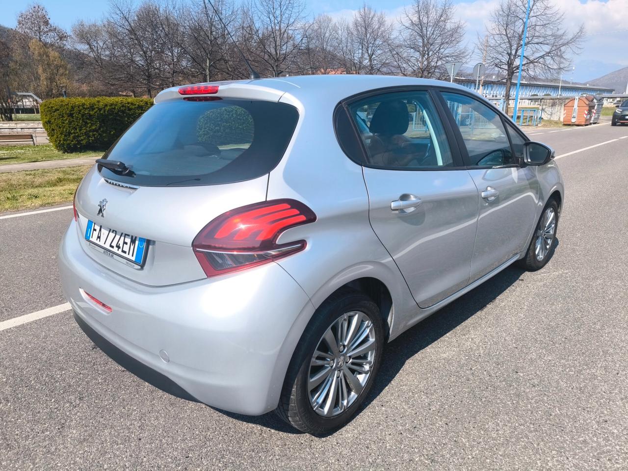 PEUGEOT 208 1,2 BENZ- KM 70000-UNIPROPRIETARIO-EURO 6