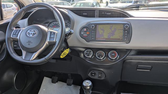 TOYOTA Yaris 1.4d 90cv NAVI CERCHI IN LEGA