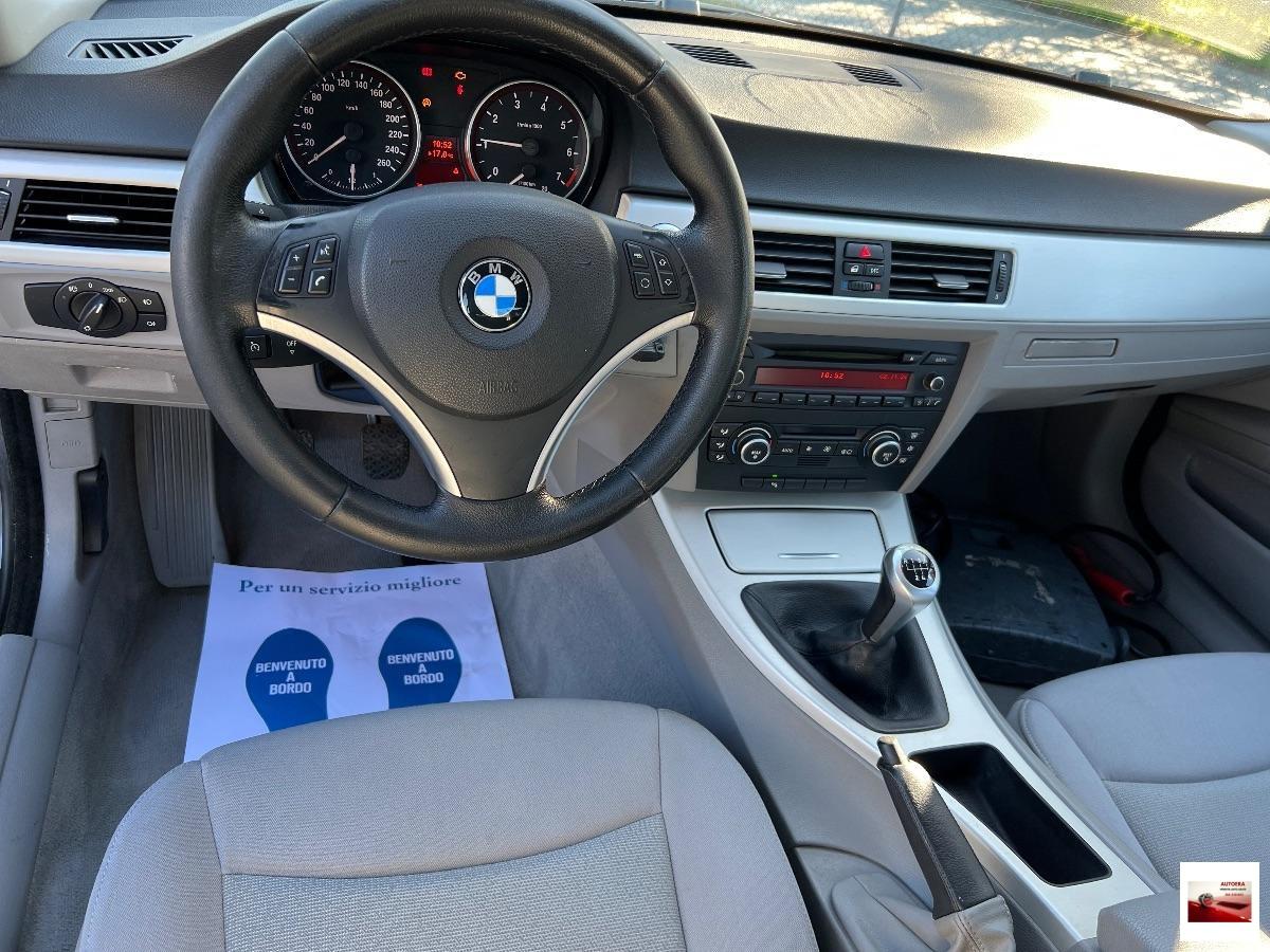 BMW - Serie 3 - 318i Attiva