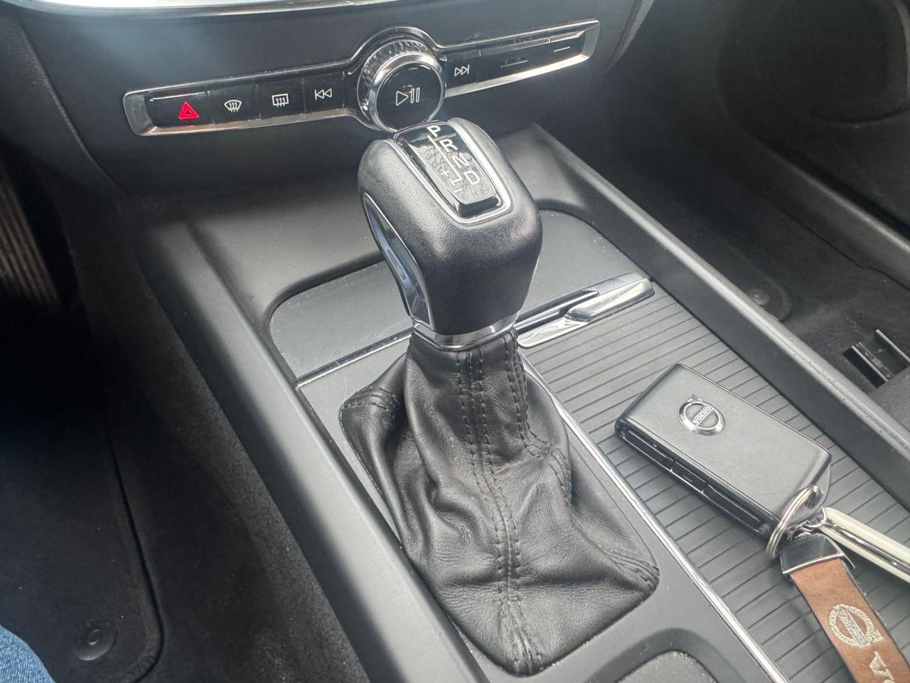 Volvo V60 2.0 d3 Momentum Business Pro auto my21