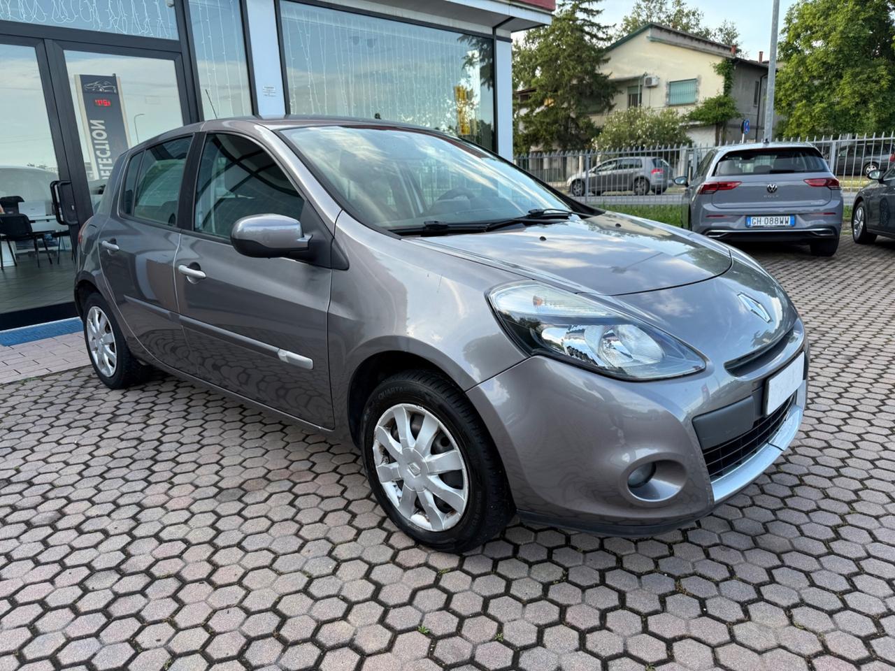 Renault Clio 1.2 16V 5 porte GPL Confort OK NEOPATENTATI