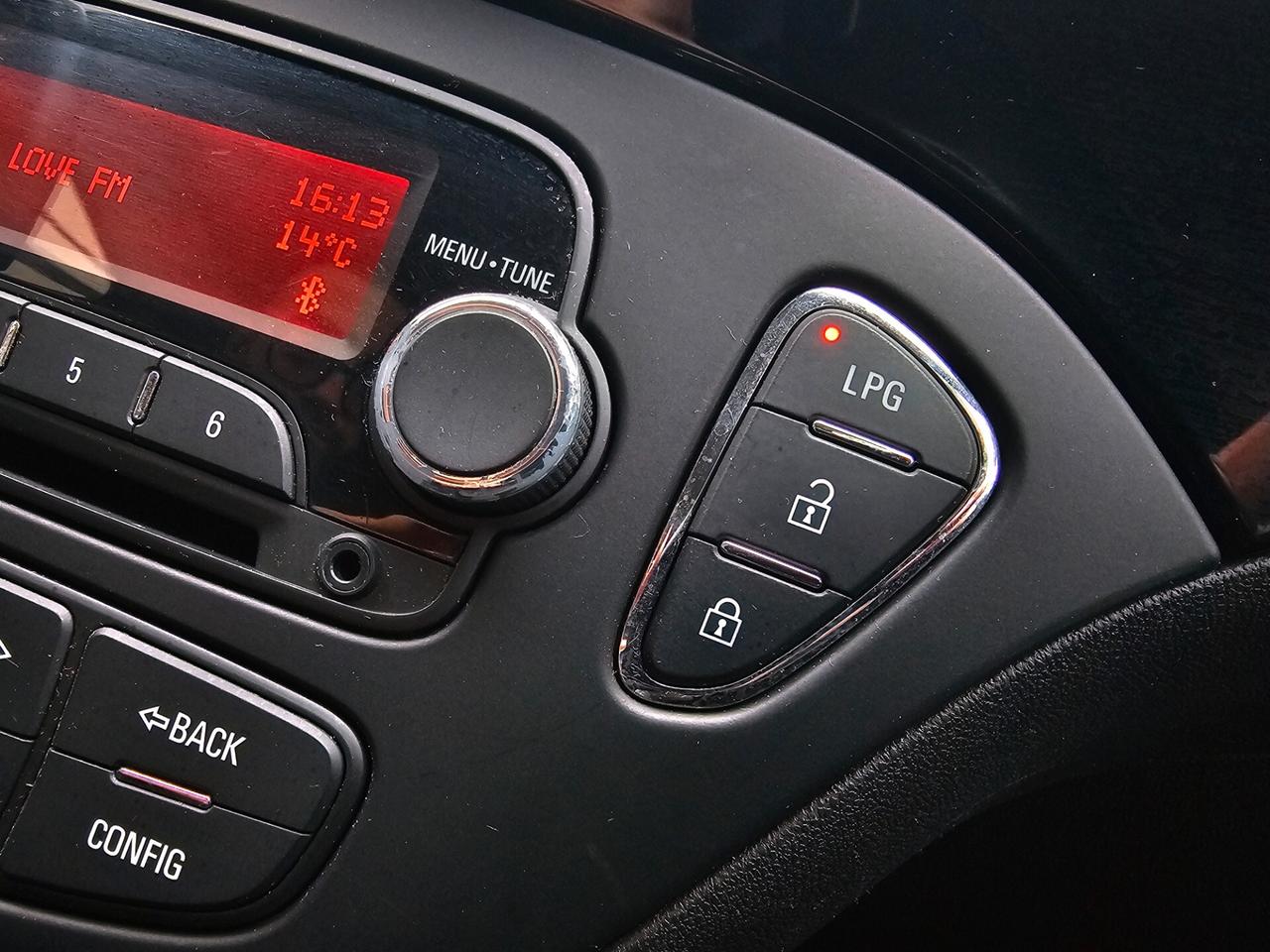 Opel Corsa 1.4 90CV GPL Tech 5 porte b-Color