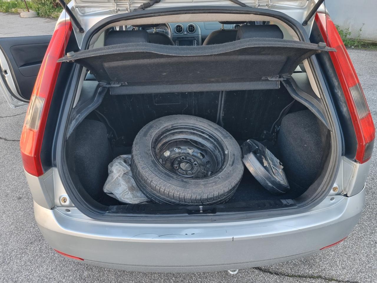 Ford Fiesta 1.4 16V 5p. Ghia