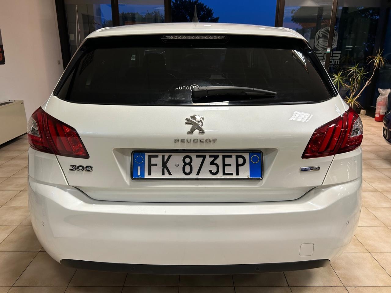 Peugeot 308- 2017 1.2 PureTech Turbo 130 CV 130.000 KM