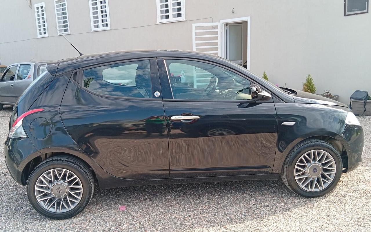 Lancia Ypsilon 1.2 69 CV 5 porte GPL Ecochic Gold