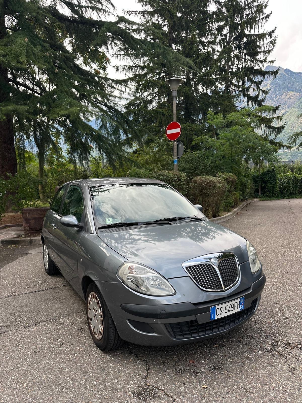 Lancia Ypsilon 1.4 16V Platino NEOPATENTATI