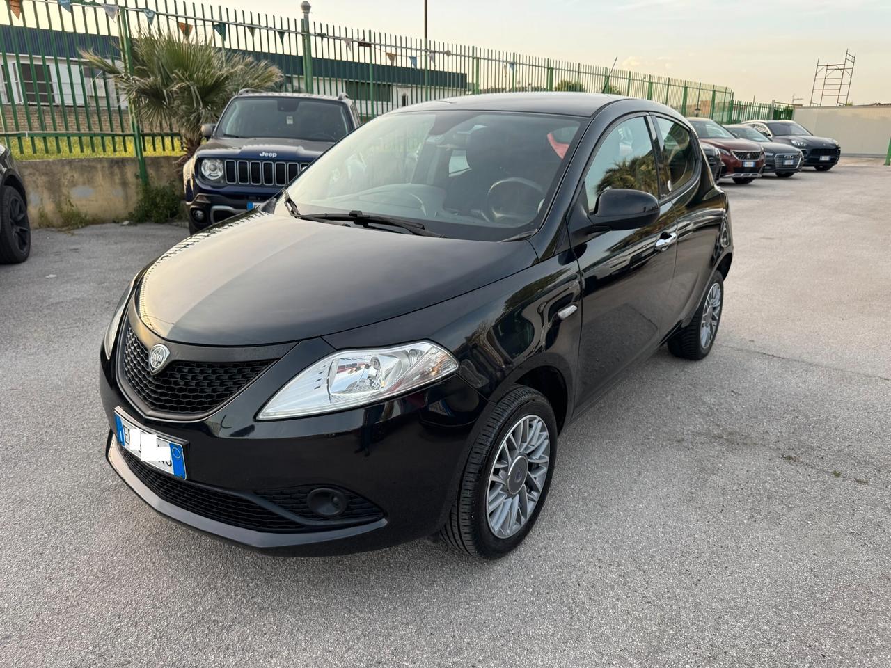 Lancia Ypsilon 0.9 TwinAir 85 CV 5 porte Metano Ecochic Silver