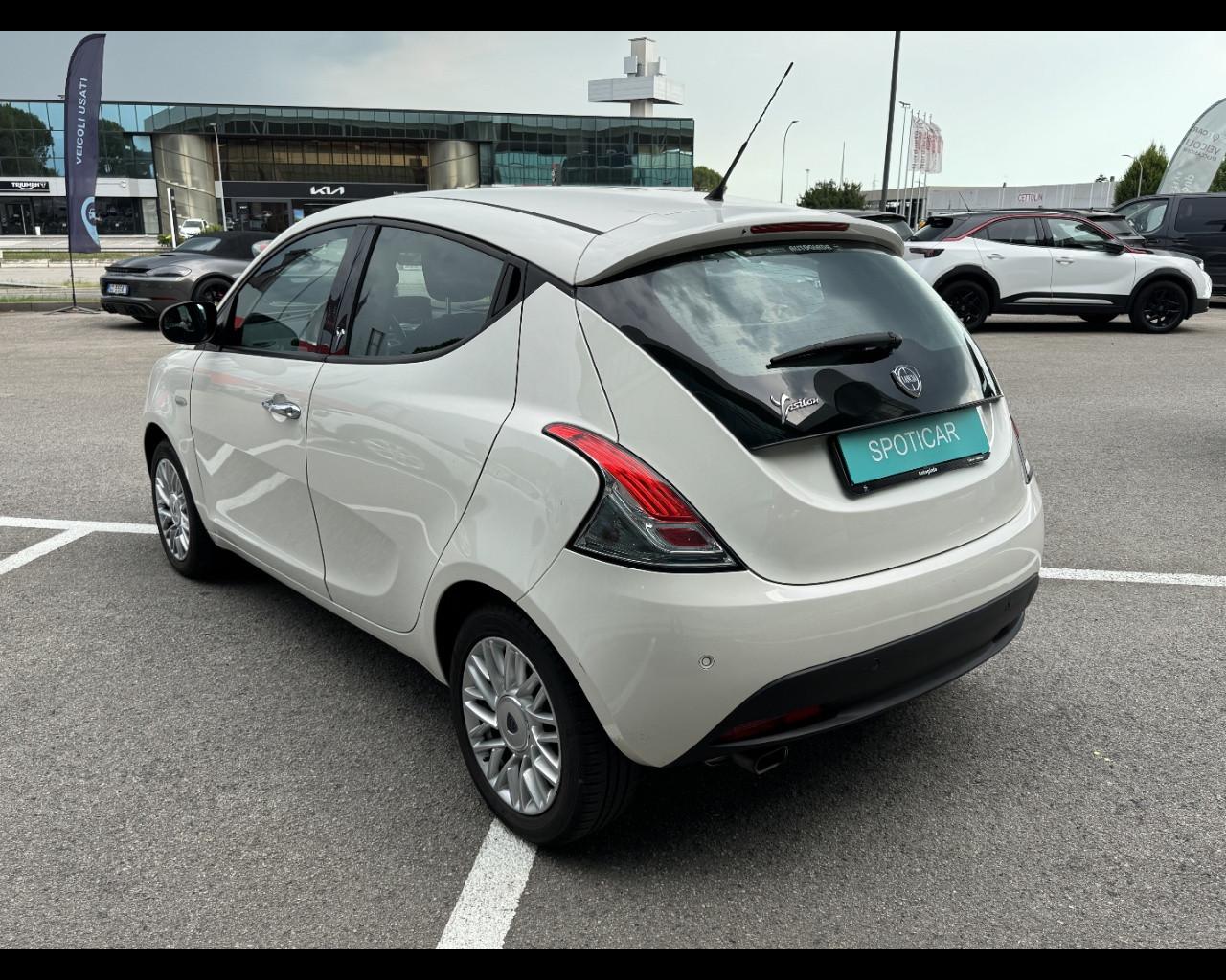 LANCIA Ypsilon 3ª serie - Ypsilon 1.2 69 CV 5 porte Gold