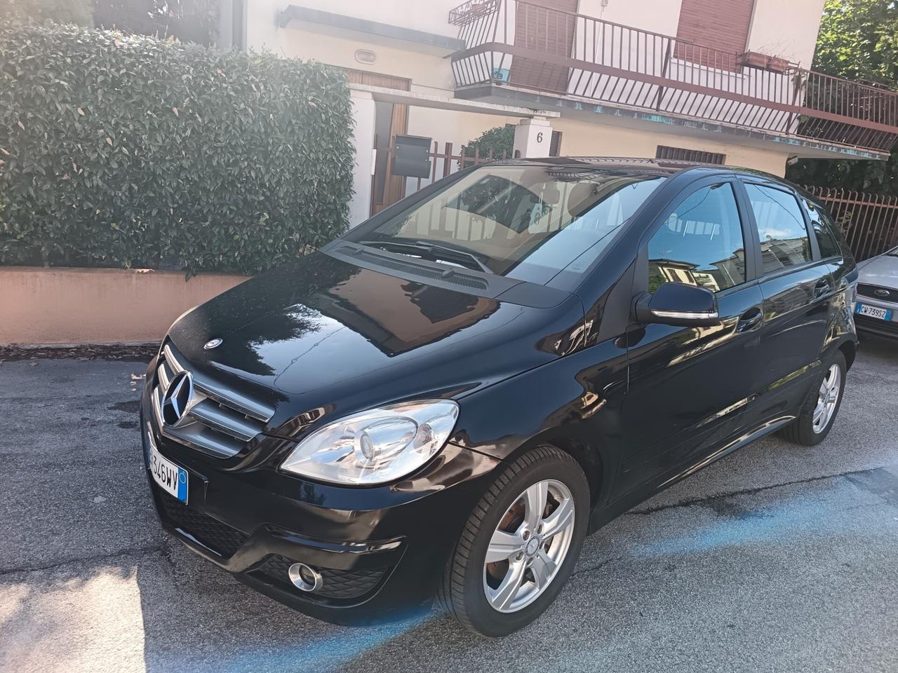 Mercedes b180 CDI Avan 2011 ok neo patente