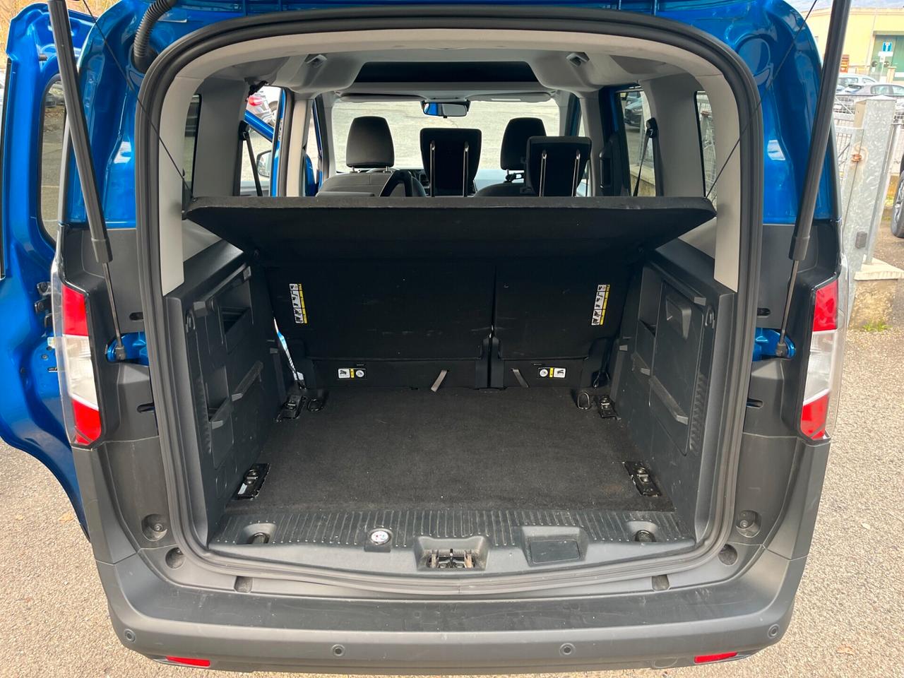 Ford Tourneo Courier 1.0 EcoBoost Titanium