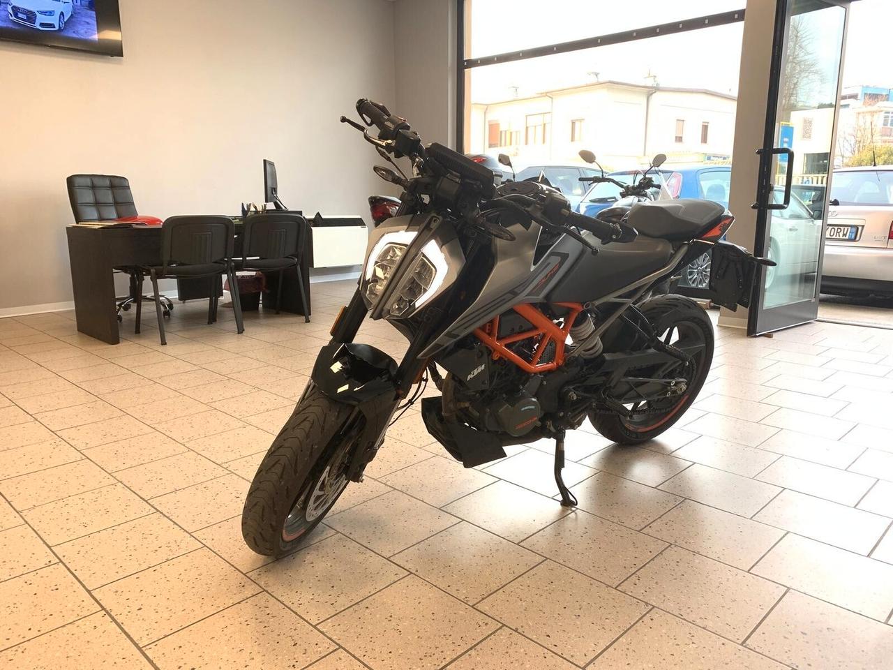 Ktm Duke 125 Akrapovic Pat.B Unicoprop.