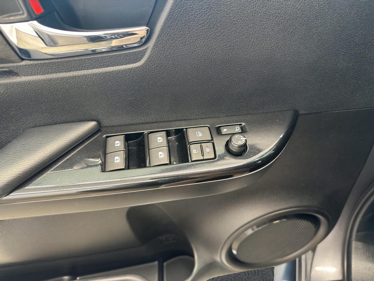 Toyota Hilux 2.8 d double cab Invincible 4wd auto