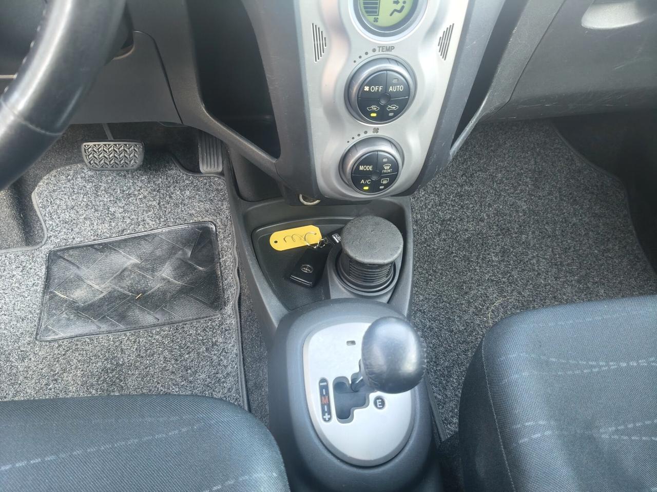 Toyota Yaris 1.3 5 porte AUTOMATICA
