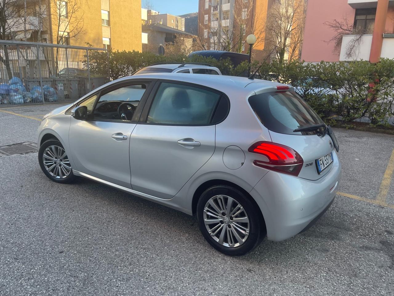 Peugeot 208 82 5 porte Allure SI NEOPATENTATI