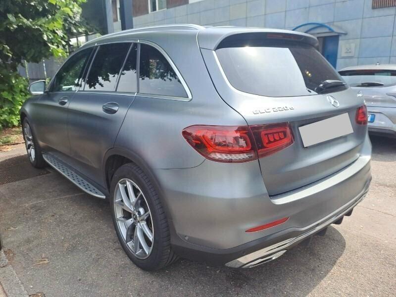 GLC 220 d 4Matic Premium Plus Opaco + Pedane